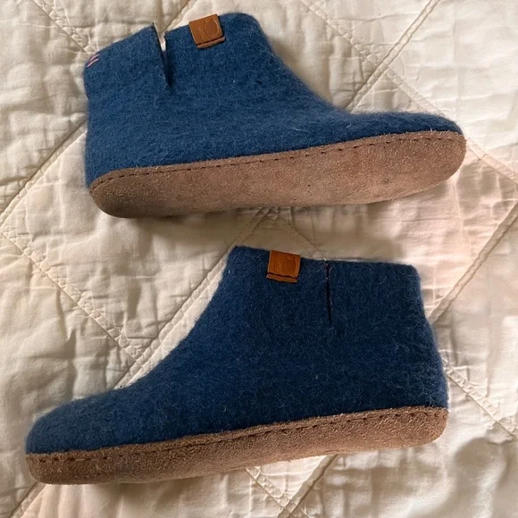 Babushka Blue Kids Wool Slippers - Picture 2 of 5